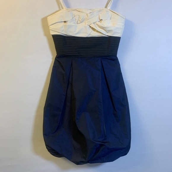 𝅺BCBGMAXAZRIA Blue and cream bubble mini dress 0 - Picture 1 of 11